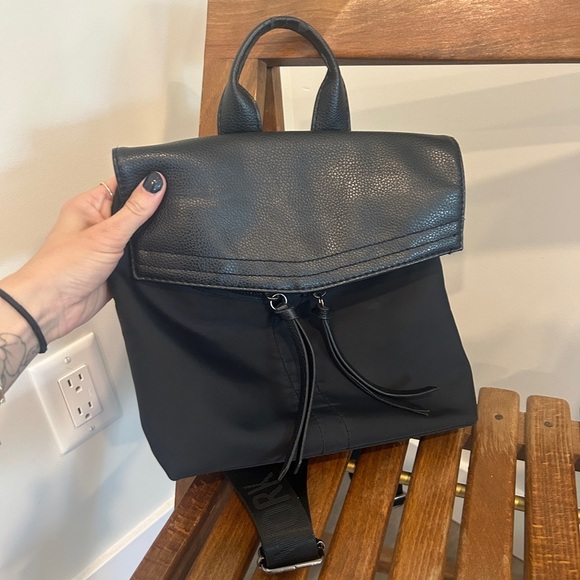 BOTKIER NEW YORK Trigger Backpack - Picture 5 of 8